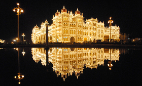 palais mysore nuit lumieres reflet ville