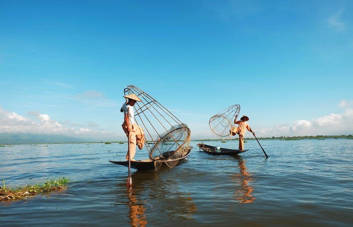 Pêcheurs lac Inle Unesco Birmanie barque pirogue