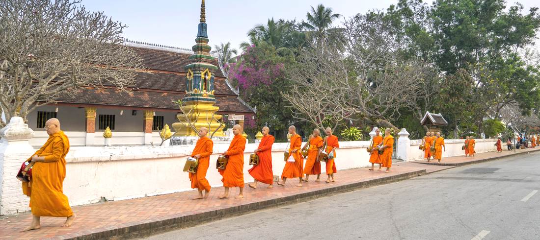 Bonzes Luang Prabang tak bat