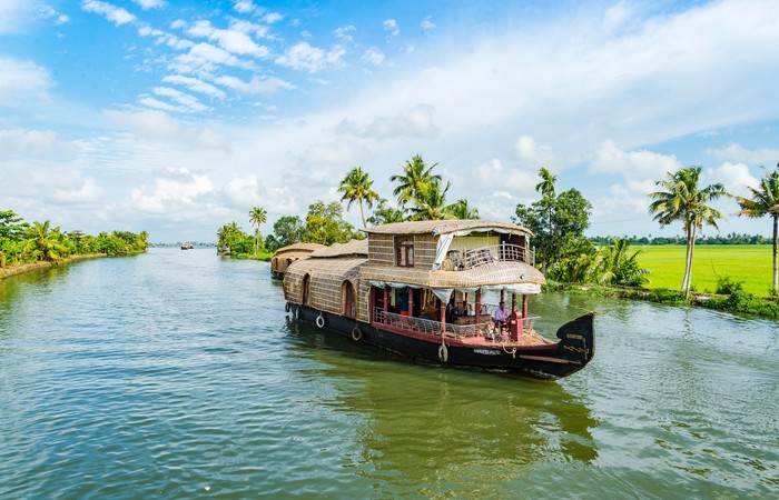 Backwaters Allepey Houseboat Kerala