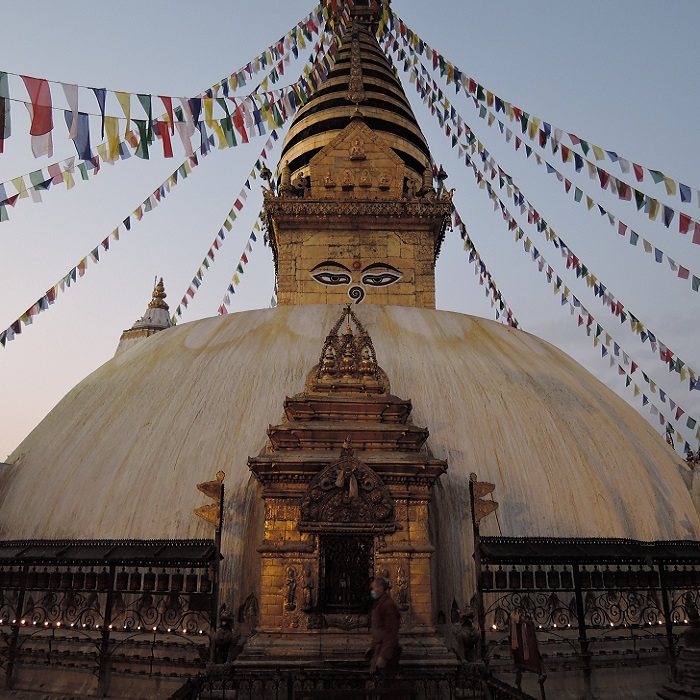 voyage asie tourisme nepal stupa drapeaux randonnée