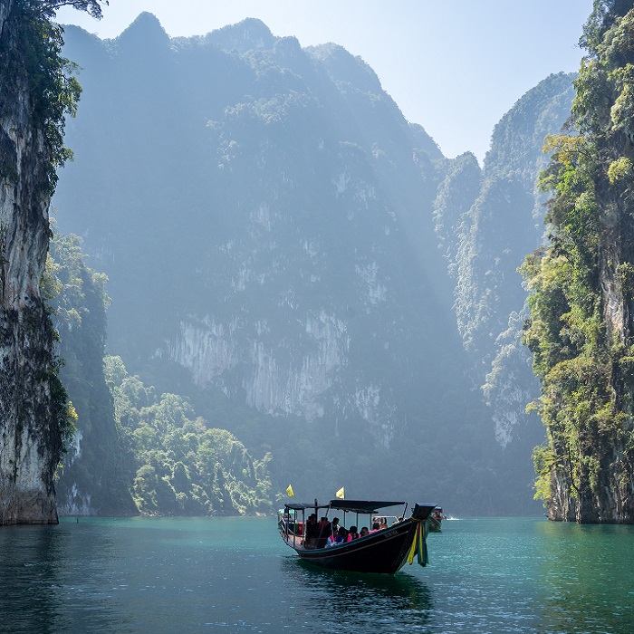 voyage asie tourisme thailande falaises eau bateau khao sok
