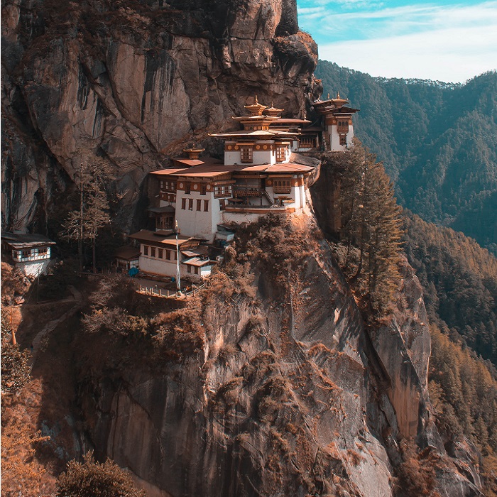 voyage asie tourisme bhoutan temple suspendu rochers