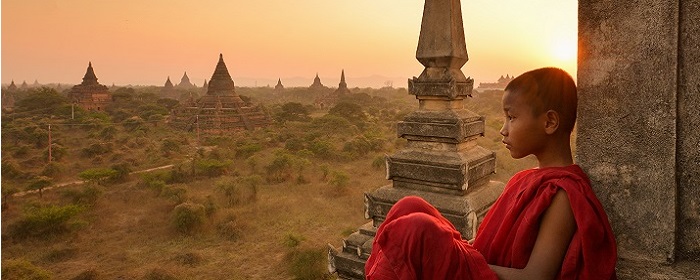 voyage asie tourisme birmanie myanmar bagan moine soleil
