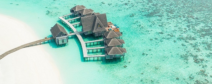 voyage tourisme maldives pilotis mer eau turquoise plage sable
